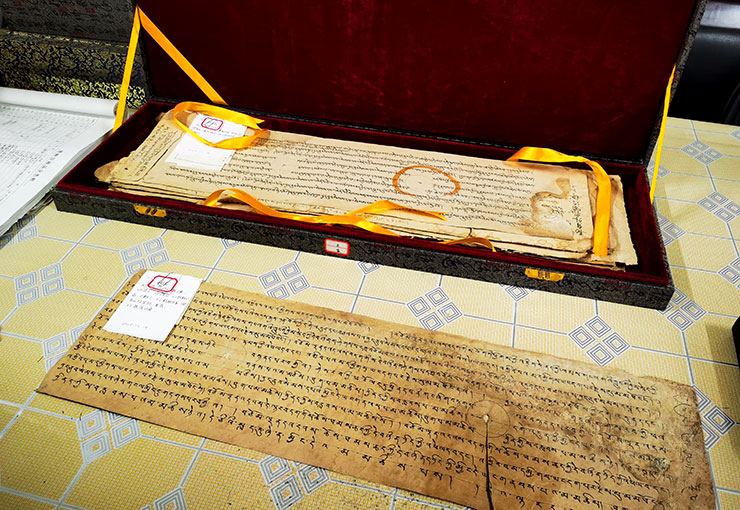 敦煌市博物馆馆藏的莫高窟藏经洞吐蕃文经卷