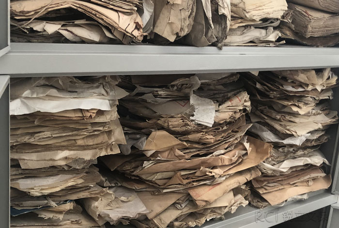 成柜的档案文献